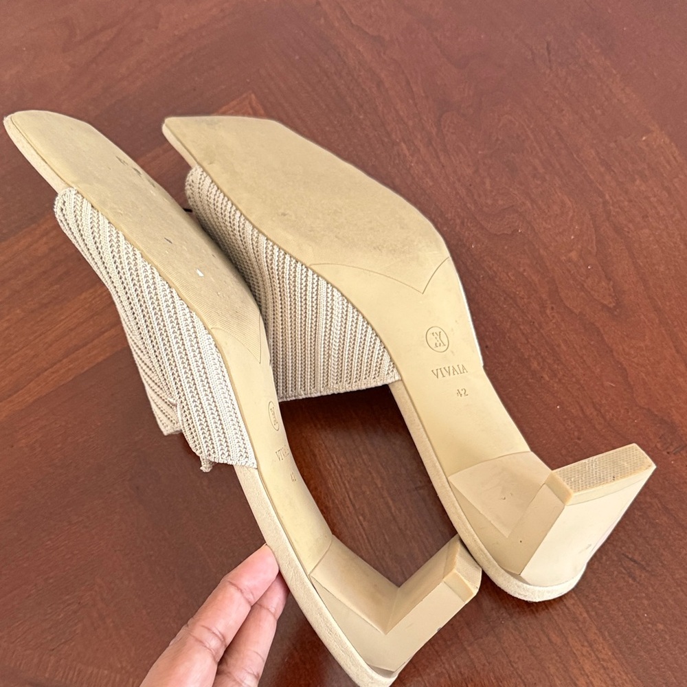 Vivaia gorgeous Beige Textured Heels Sz 42 / 10.5 block heel Jade pro square toe - Picture 9 of 13